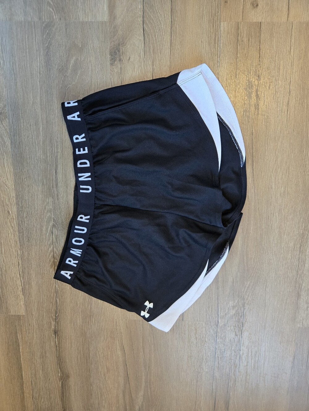 Under Armour HeatGear Black White Elastic Waist Shorts with Pockets L